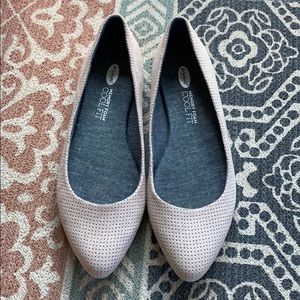 Comfortable & elegant flat with softly pointed toe